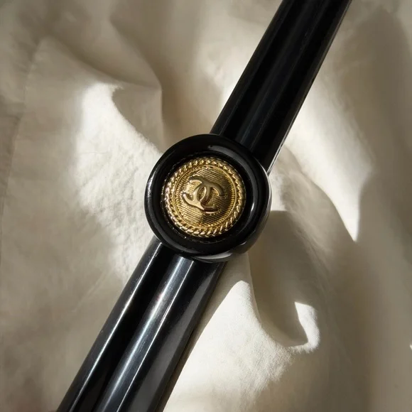 CHANEL Black and Gold Emblem Ring - Picture 11 of 16